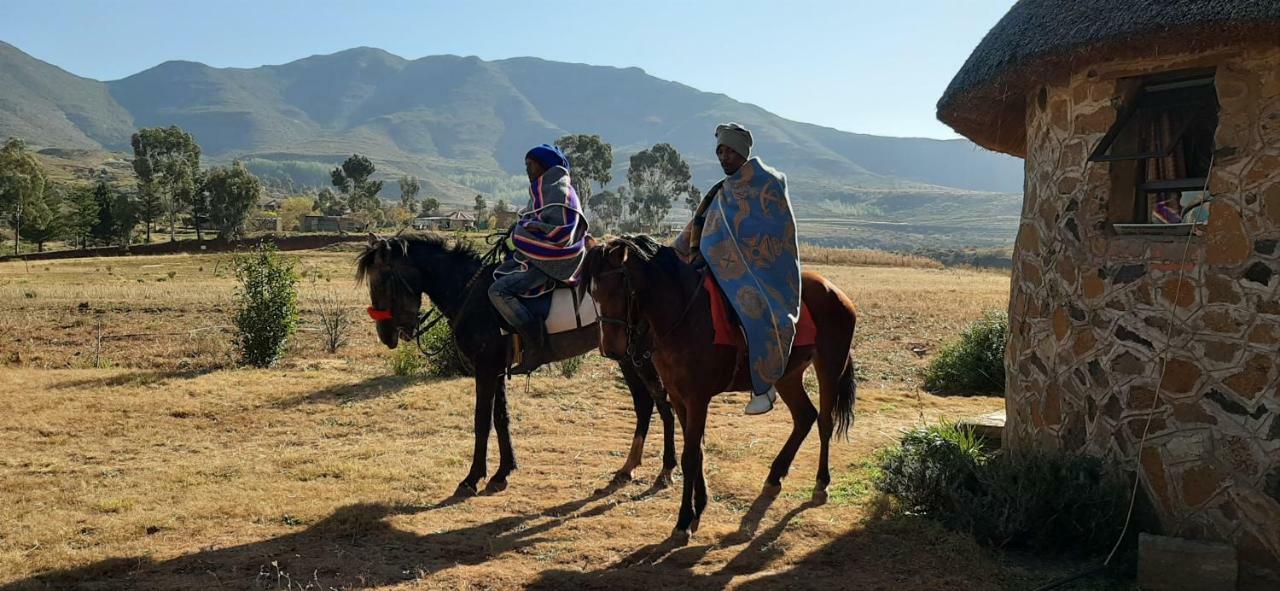 Twin Peaks Cottages And Horse Trekking Maseru Exterior photo